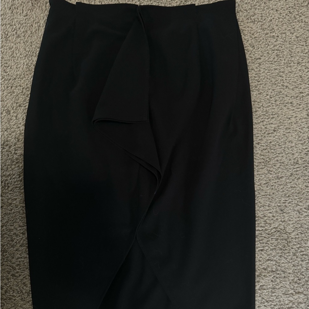 Beautiful black pencil skirt with a bow at the back